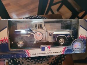New York Yankees 1955 Chevy Pickup truck 1:24 DIECAST MLB Ltd Ed
