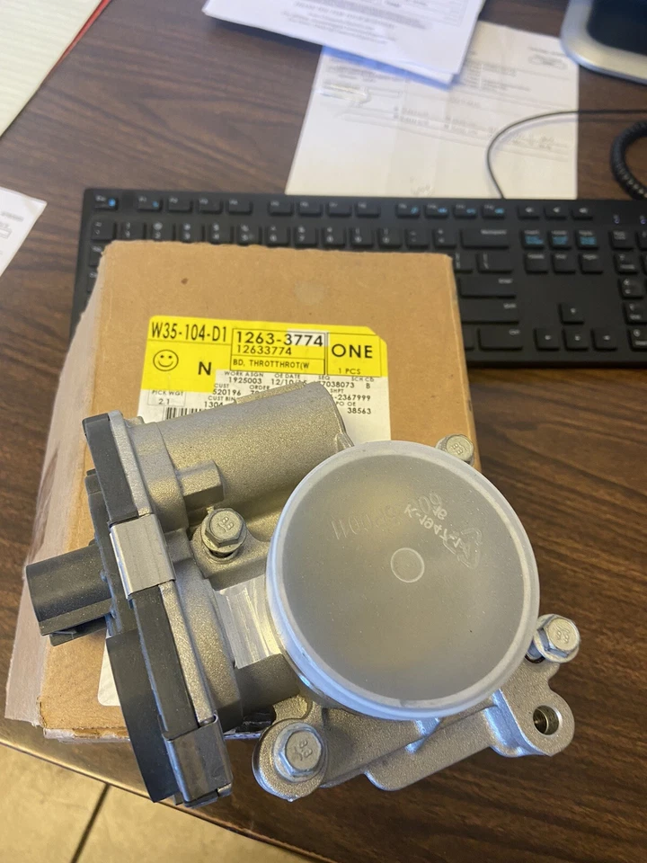 Cuerpo del acelerador apto para Chevy Cobalt HHR Malibu Pontiac G5 Saturn Ion Vue 2007-10 2,2 L Foto 1 de 2