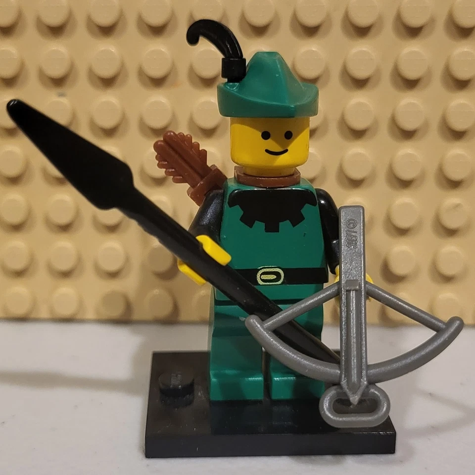 LEGO Castle Cas131a Black Forestman Minifigure- Black Plume Feather Set 6066 NEW - Image 1 of 1