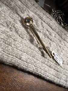 14 Karat Gold 585 Sapphire Brooch  - Picture 1 of 4