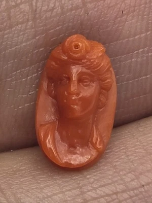 Mujer tallada coral rojo natural de colección Foto 1 de 4