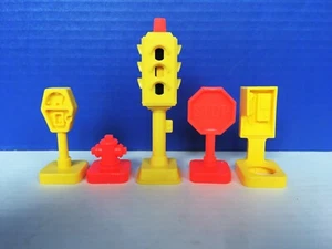 Fisher Price Little People #2500 Main Street 5 Schilder Ampel Telefonzelle + - Bild 1 von 2