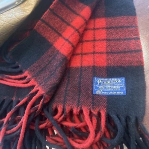 VTG Pendleton Plaid Stadium Blanket Throw Robe In Bag Wool Red & Black 1960's - Picture 1 of 3