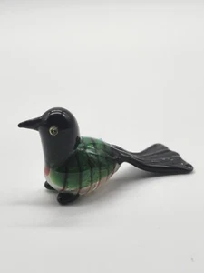Pájaro de vidrio artístico, urraca, ojos aplicados, negro a verde con rayas rojas - Imagen 1 de 4