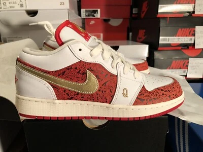 Novo Na Caixa Tamanho 6 Grau Escola Air Jordan 1 Low SE “Spades” Ouro Branco/Metálico - Imagem 1 de 4