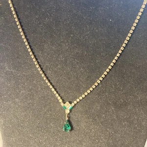 15" Lavaliere Emerald Green CLEAR GLASS DROP DANGLE NECKLACE pear Baguette Chato - Picture 1 of 11
