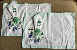 Set of 2 Vintage Placemats & Napkins White Green Embroidered Floral Holder - Picture 1 of 8