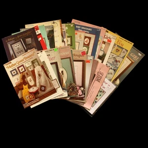 25 CROSS STITCH CHART / BOOKLET LOT: VARIETY OF THEMES BM - Picture 1 of 8