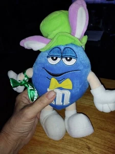 M&M BLUE EASTER BUNNY WITH GREN HAT WITH TAGS - Picture 1 of 7