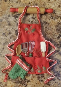 Hallmark Keepsake Merry Kitchen Magic Apron Ornament Dated 2006 NIB HARD 2 FIND - Picture 1 of 18