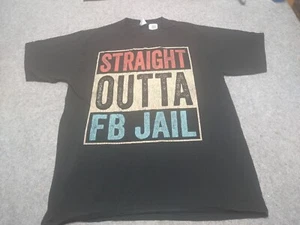 Port & Company Herren T-Shirt L Medium schwarz Logo Stright outta FB Jail - Bild 1 von 5