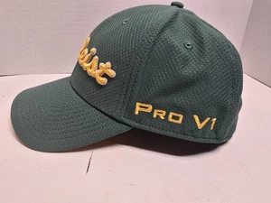 Nuevo con etiquetas Sombrero de Golf Titleist Pro V1 Verde Amarillo Ajustado Foot Joy, L/XL - Imagen 1 de 6