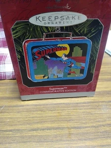 Hallmark Keepsake Ornament 1998 Superman scatola da pranzo in latta pressata edizione commemorativa - Foto 1 di 2