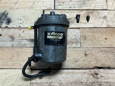 Carcasa de filtro de combustible Cummins # 4882423 OEM 1997-1998 Dodge Ram 2500 3500 12 V 5,9 L Foto 1 de 4