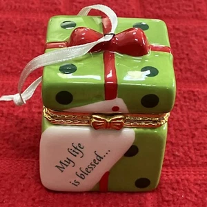 CERAMIC HINGED “GIFT BOX”THEMED TRINKET BOX/CHRISTMAS ORNAMENT-RARE! - Picture 1 of 12