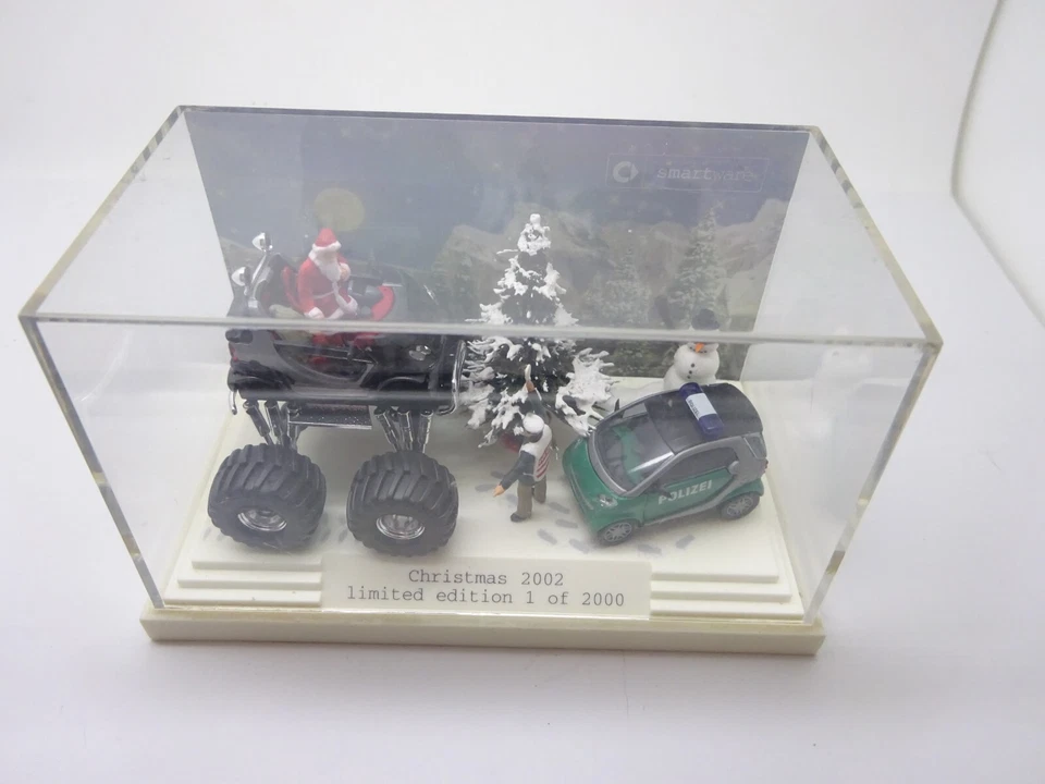 Busch: HO Diorama Natale 2002, Natale Con Smart E Pick-Up (GK16) - Immagine 1 di 1