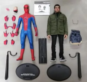 Figura Hot Toys The Amazing Spiderman escala 1/6 + Peter Parker escala 1/6 juego de 2 - Imagen 1 de 11