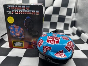 Mini gofrera Uncanny Brands Tansformers Autobot - Imagen 1 de 5