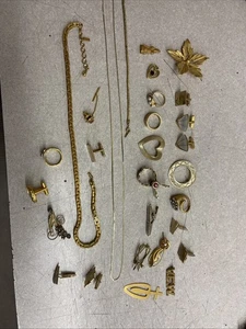 28 Teile Vintage goldfarben Schmuck Konvolut Halskette, Manschettenknöpfe etc #4  - Bild 1 von 15