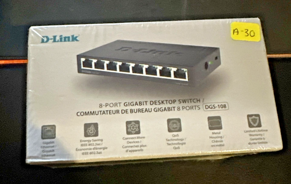 D-Link DGS 108 8 Port Gigabit Ethernet Switch Unmanaged, Plug & Play Network Spl - Image 1 of 4