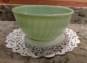 VINTAGE #4 FIRE-KING OVEN WARE JADEITE 9" SWIRL MIXING BOWL - Picture 1 of 8