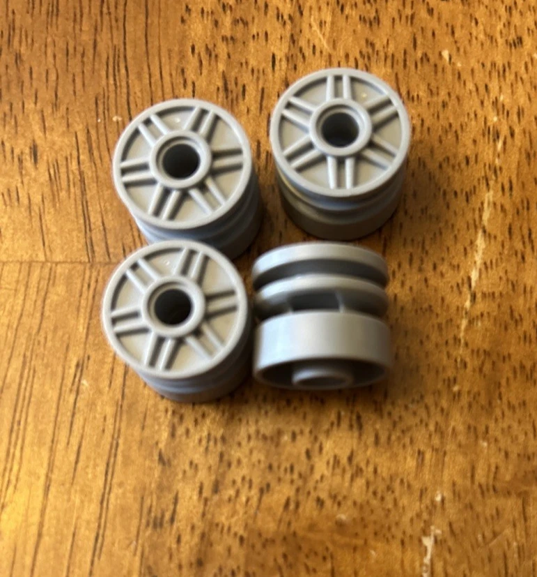 Lego 55981 55982 Light Gray Replacement Parts Pieces Lot of 4 Wheel Axles - Image 1 of 1