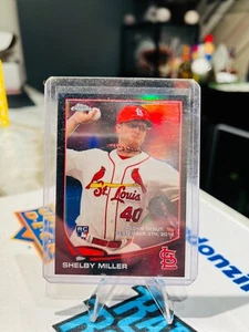 2013 Topps Update Series Rookie Debut #US253 Shelby Miller (RC) NERO/99 CARTE - Foto 1 di 2