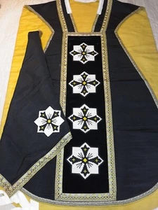 NOIRE/CHASUBLE ANCIENNE/BRODERIE AU POINT/PRETRE/XXé/no AUBE/CASULA/CASSEL/MESSE - Picture 1 of 8