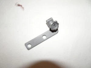 YAMAHA XS400 XS 400 THROTTLE IDLE SPEED ADJUSTMENT SCREW SPRING BRACKET VINTAGE - Foto 1 di 7