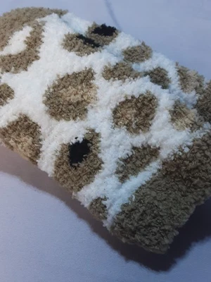 Airplus Aloe Infused Plush Socks – Giraffe Print – Soft Microfiber – New - Image 1 of 4