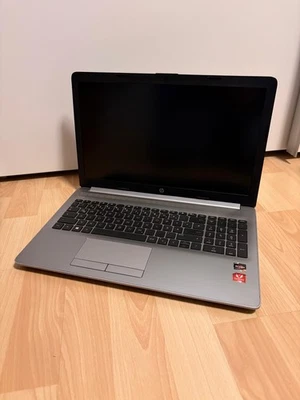 HP 255 G7 6BN37ES Laptop – Ryzen 3, 8GB RAM, 256GB SSD, 15,6" Full-HD, Silber  - Bild 1 von 4