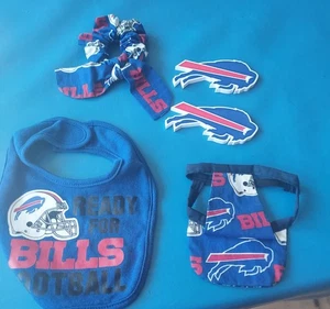 Buffalo Bills Sortiment Lätzchen, Scrunchie, Haustierhut, 2 Kühlschrankmagnete, Dose Koozy - Bild 1 von 7