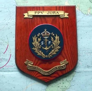 Vintage Oak HMS Fishery Protection Vessel Jura Navy Ship Crest Shield Plaque - Picture 1 of 3