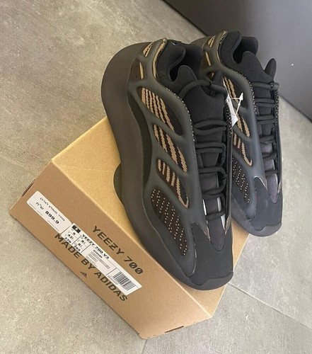 Adidas Yeezy 700 scarpe da ginnastica unisex marrone argilla taglia US 9 UK 8 5 nuove con scatola