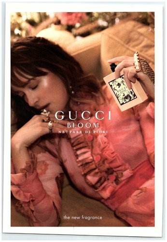 Pubblicità Gucci Bloom 2018 stampa fragranza Nettare Di Fiori splendidi anelli abito rosa