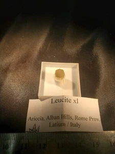 L3.Rare Leucite Crystal Excelent Crystallization Zeolite Group Italy - Picture 1 of 2