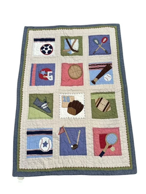 Edredón deportivo Pottery Barn para niños con retazos para colgar en la pared cuna/niño pequeño 50x36 Foto 1 de 4