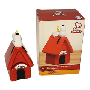 Snoopy & Woodstock auf Hundehütte Salz & Pfefferstreuer Erdnüsse von Gibson Neu - Bild 1 von 11