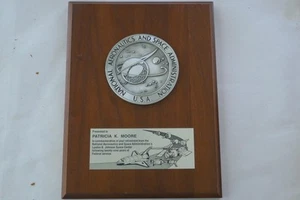 Premio al servicio de placa de empleado de la NASA - Imagen 1 de 4