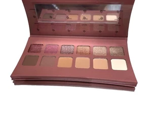 Illamasqua Unveiled Artistry Lidschattenpalette KOSTENLOSER VERSAND + GRATIS-BIENE - Bild 1 von 5