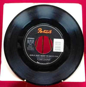CYNDI LAUPER 'Girls Just Want To Have Fun' 45rpm (NM-) 7" Vinyl 1983 Record TSTD - Imagen 1 de 2
