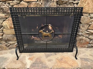 RARE ANTIQUE VINTAGE FIREPLACE BLACK WROUGHT IRON FIRE SCREEN BRASS DOG MOTIF - Picture 1 of 9
