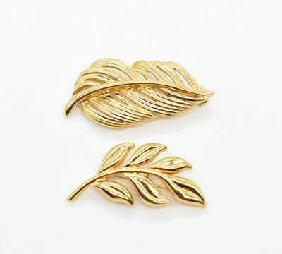 Broche de dois broches Napier folheado a ouro amarelo folha fronda e pena - Imagem 1 de 4