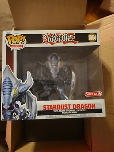 IN DER HAND Funko POP! Animation: Yu-Gi-Oh Stardust Dragon 6" #1064 Target exklusiv - Bild 1 von 6