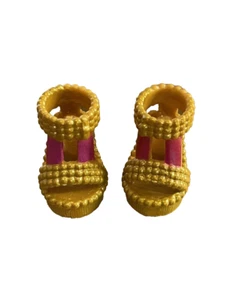 LIPPY LULU Shopkins Beauty Boutique Doll Accessory Gold SHOES ONLY - Bild 1 von 5