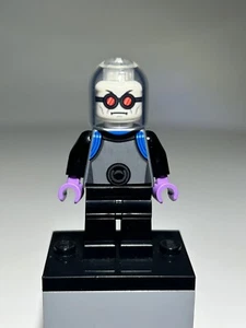 LEGO Mr. Freeze Minifigure 76274 Batman The Animated Series Batmobile DC NEW - Picture 1 of 2