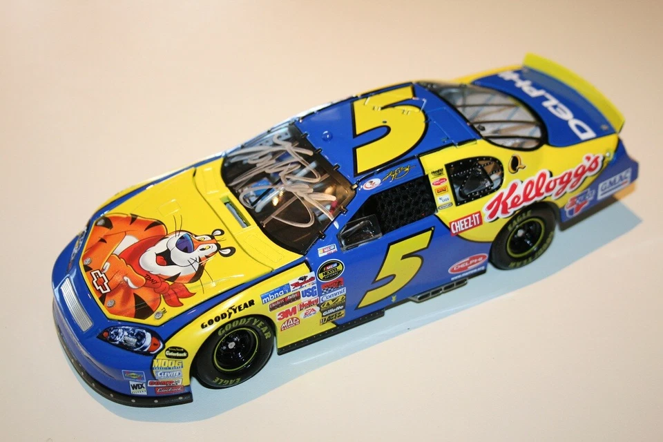 1/24 CHEVROLET #5 2006 KYLE BUSCH AUTOGRAPHED/SIGNED C.O.A. ACTION NASCAR 288PCS - Immagine 1 di 4