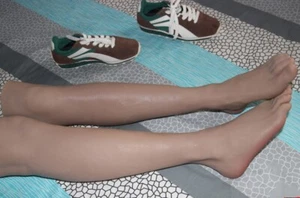 1 Paar lebendige Silikon männliche Füße Schaufensterpuppe langes Bein große Füße Display Socken/Schuhe - Bild 1 von 19