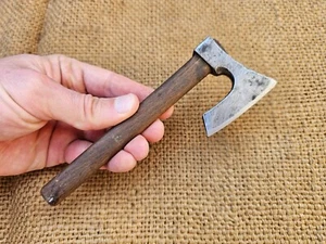 CURIOSO PEQUEÑO MINI ANTIGUO HACHA BARBUDA FORJADA A MANO HACHA TOMAHAWK DE COLECCIÓN - Imagen 1 de 16