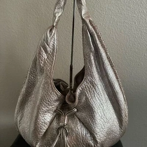 Cole Haan Phoebe Distressed Leather HOBO Metallic Rose Braid Trim Argento - Picture 1 of 10
